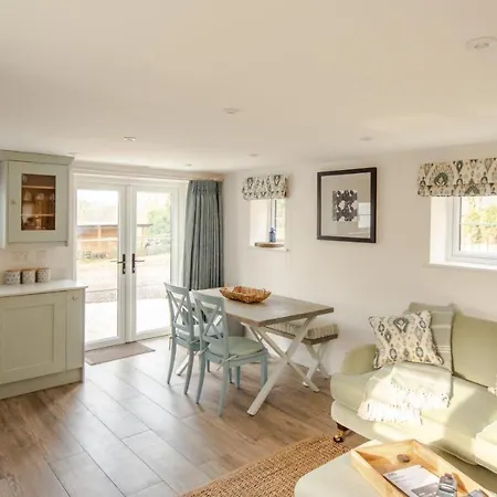 Finwood Green Farm Holiday Cottages-The Calf Shed And The Milk Parlour Henley-in-Arden Exterior photo