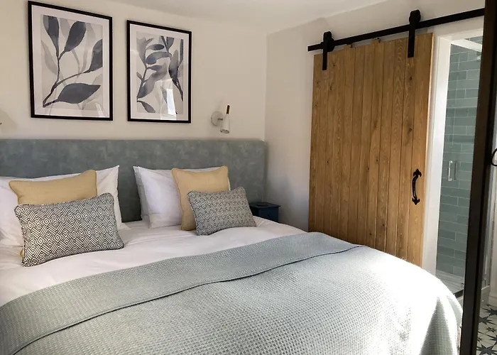 Finwood Green Farm Holiday Cottages-The Calf Shed And The Milk Parlour
