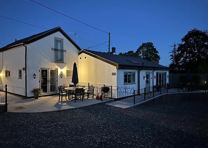 Finwood Green Farm Holiday Cottages-The Calf Shed And The Milk Parlour
