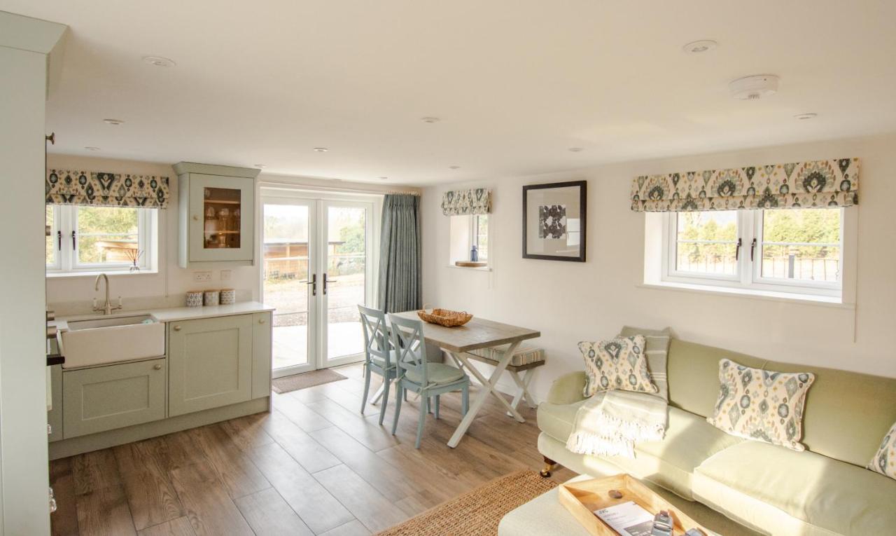 Finwood Farm Cottages-the Calf Shed And The Milk Parlour *